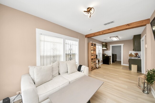 Photo - 4415 Hershe St