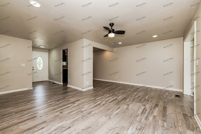 Photo - 7500 Shalamar Dr