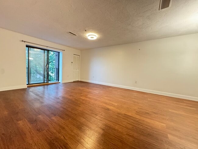 Photo - 18 Buckley St Unit 2