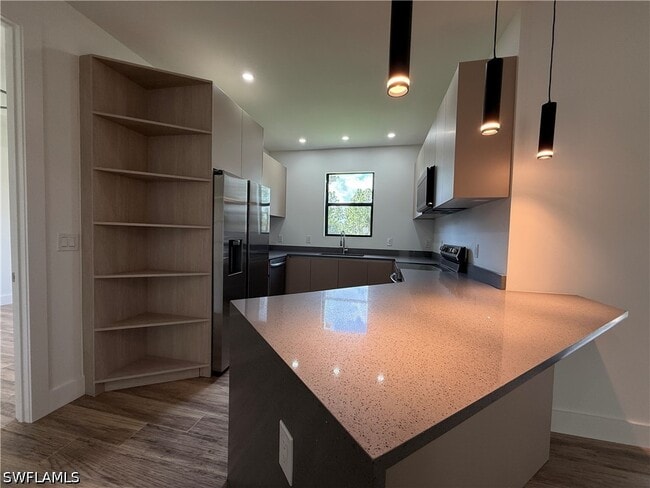 469 Woodman Dr
