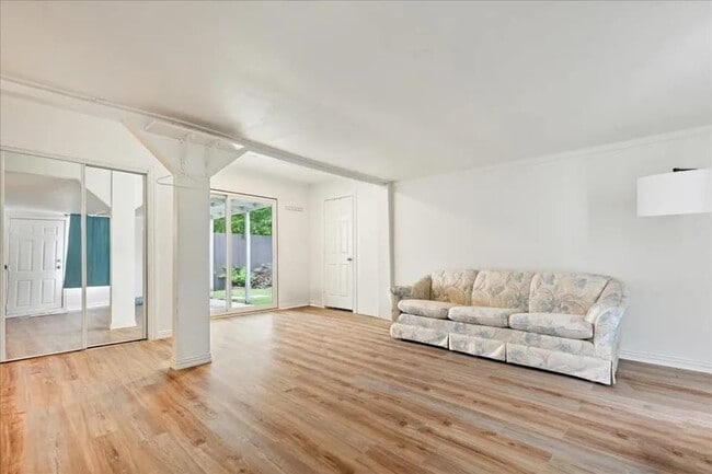 3551 Espanola Dr