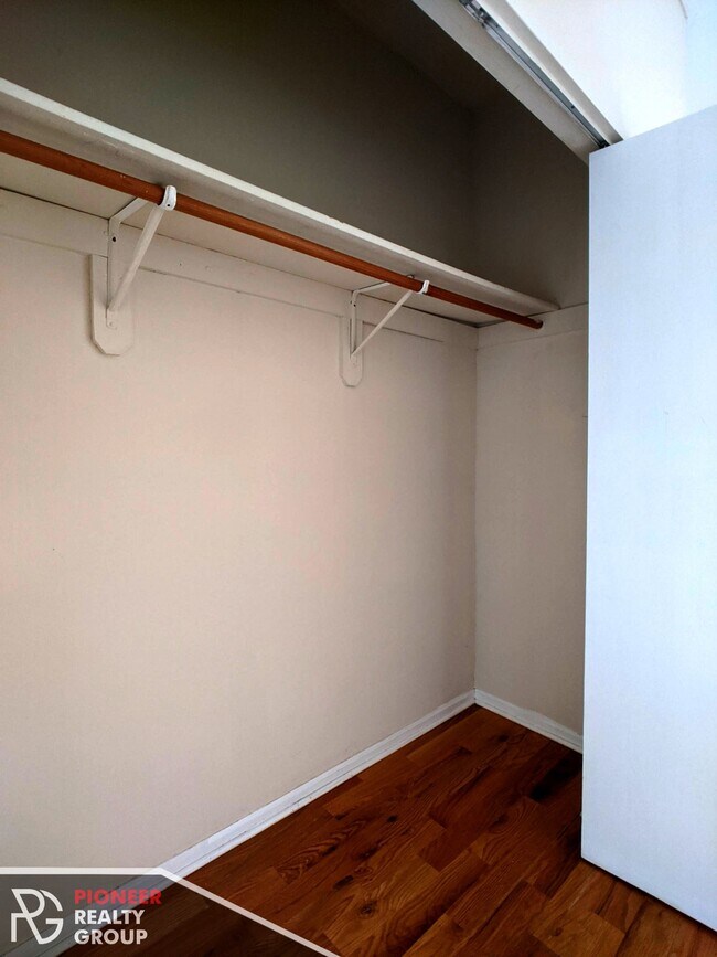 Photo - 1050 W George St Unit 202