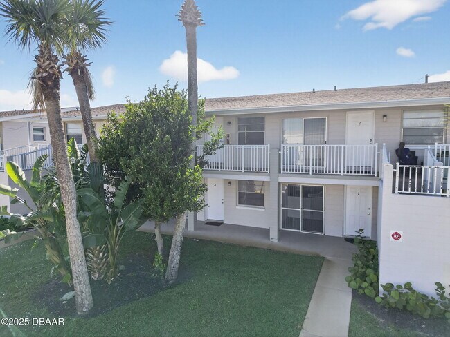 Photo - 2417 N Oleander Ave