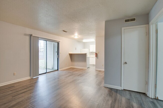 Photo - 4906 Cotton Row NW Unidad #B