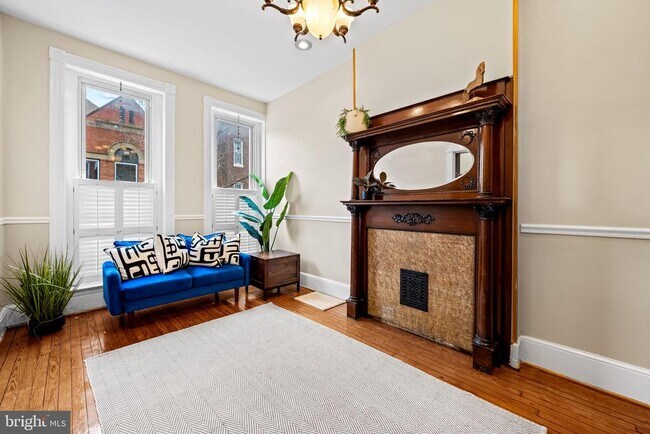 Photo - 1402 Light St