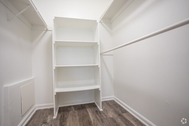 2BR, 2BA - 1100SF - The Lake