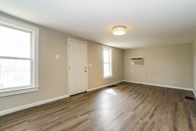 Photo - 833 Clarendon Ave Unit 833 Clardendon Avenue: Front House