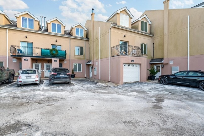 Building Photo - 1432 Outlook Ave Unit 2