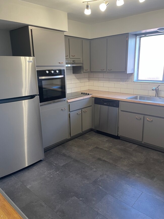 Photo - 7332 Hampshire Dr