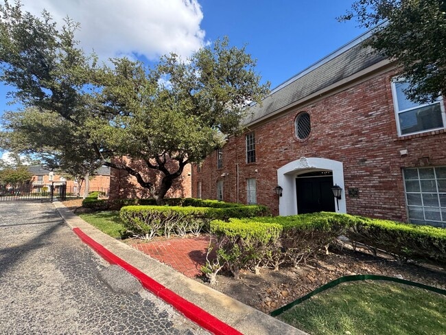 Photo - GREAT SPACIOUS CONDO | GATED | MEDICAL CEN... Unit 254