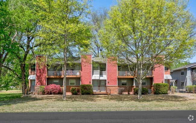 Building Photo - 605 W Benton St Rental