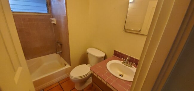 xx48 Lunalilo St Unit xx48 Lunalilo St. Apt 2E