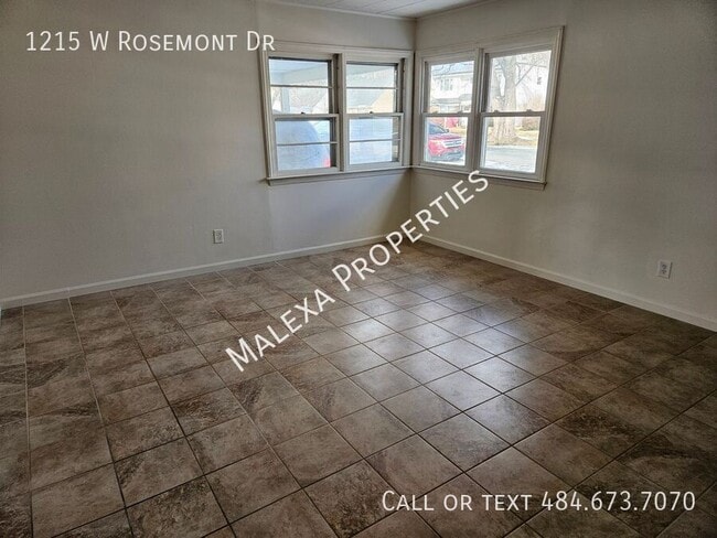 Photo - 1215 W Rosemont Dr