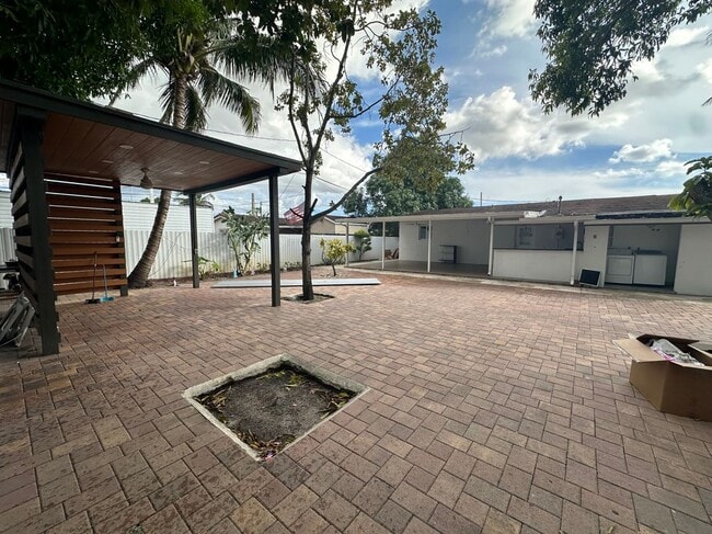 Photo - 1211 W 34th St