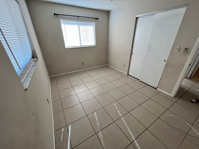 Photo - 13923-13925 First St - Duplex