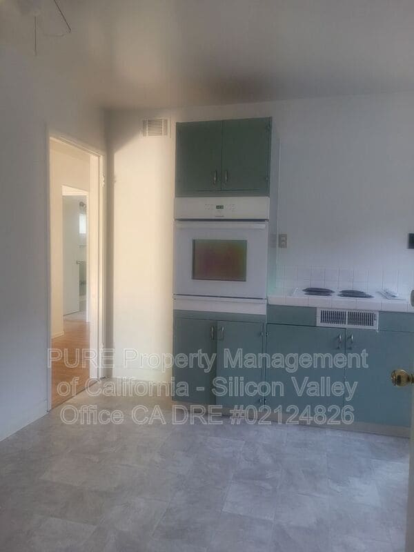 Photo - 4860 Clydelle Ave