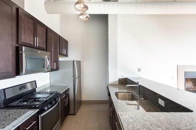 Kitchen - Sheffield Lofts - 3110 N Sheffield Ave