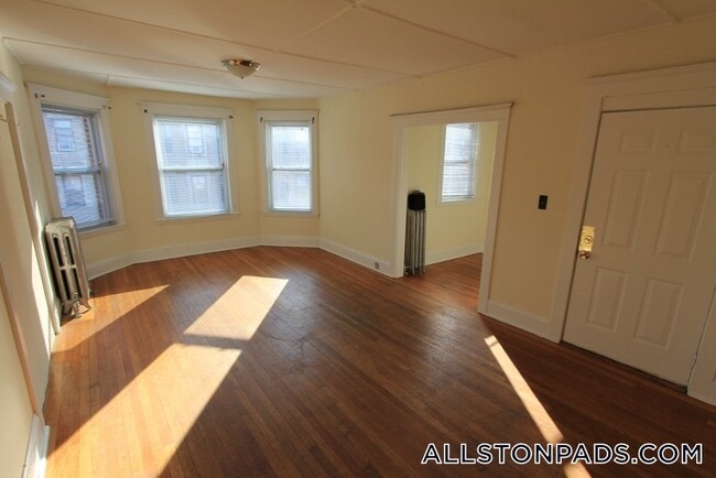 Photo - 192 Kelton St Unit 3