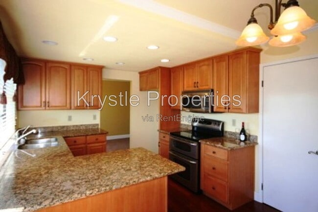 Photo - 1345 Corcoran Ave