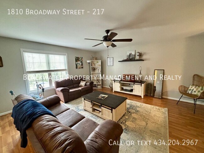 Photo - 1810 Broadway St