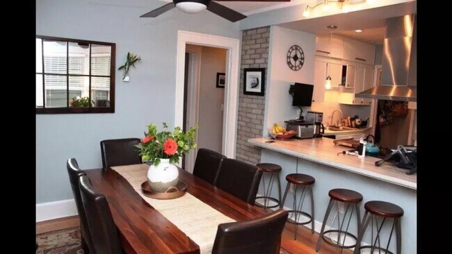 Photo - 319 Burnet Park Dr