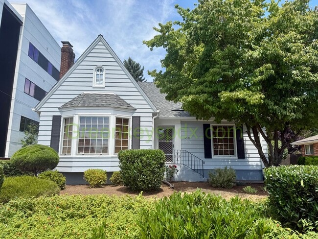 Building Photo - Lovely 3-Bedroom, 2-Bathroom House with Detached Garage in North Portland