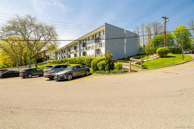 Building Photo - 5 Wyndover Woods Ln Unit 23