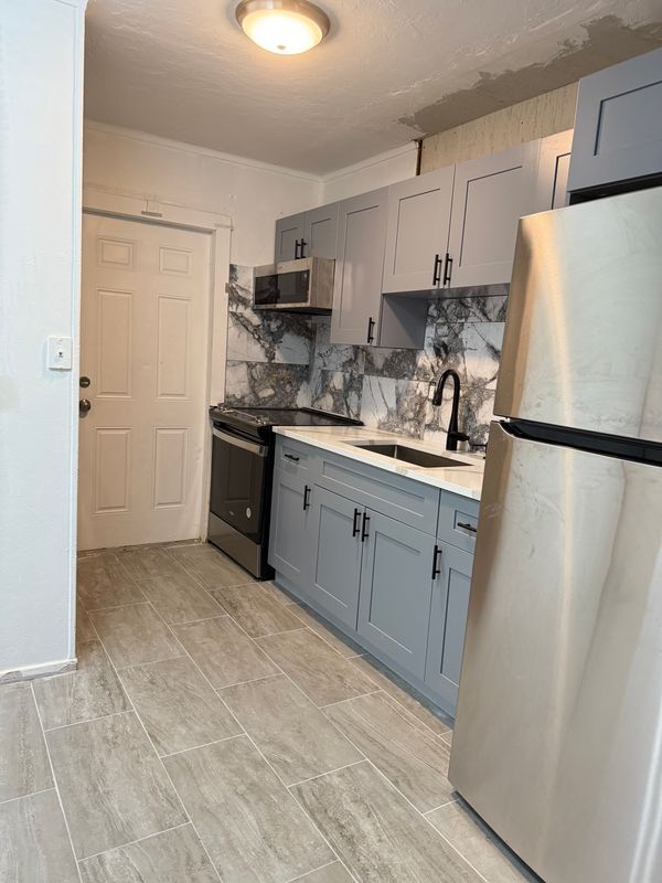 Photo - 716 W 5th St