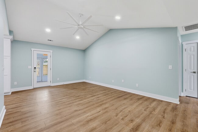 Photo - 303 Hixon Pl