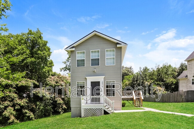 Building Photo - 2574 Kenilworth Ln NE