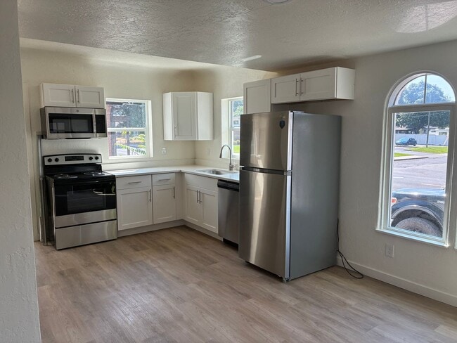 Building Photo - Garland Triplex Unit 1