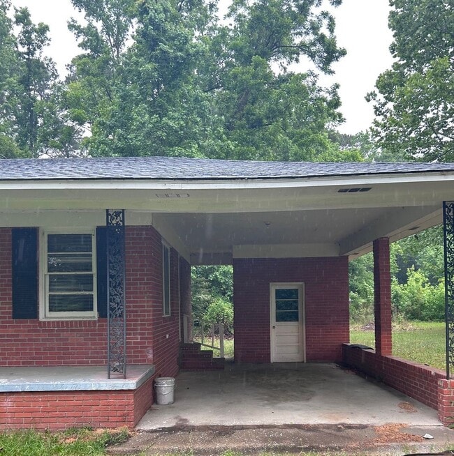Photo - Charming Country Living - 3BR Brick Ranch in Round O