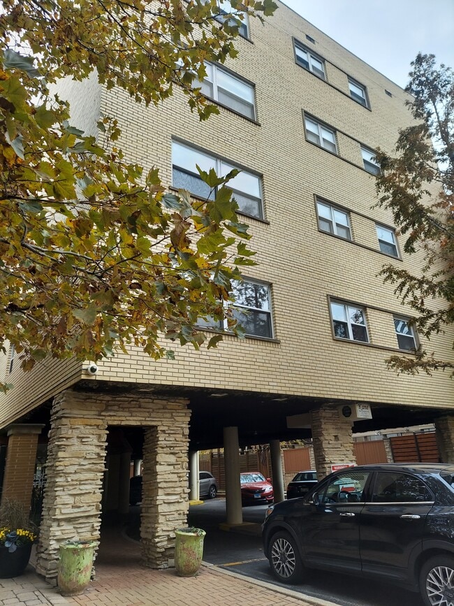 Photo - 530 W Barry Ave Unidad 4F Rental