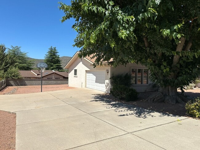 Photo - HOUSE - VILLAGE OF OAK CREEK