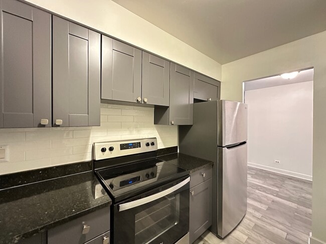 Photo - 3825 N Pine Grove Ave Unit 105