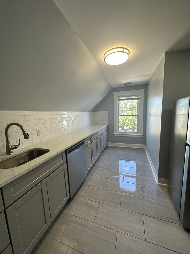 Building Photo - 159 Grafton St Unit 3rd Fl