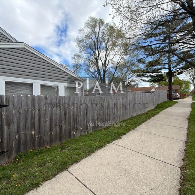 Photo - 3270 S 24th St