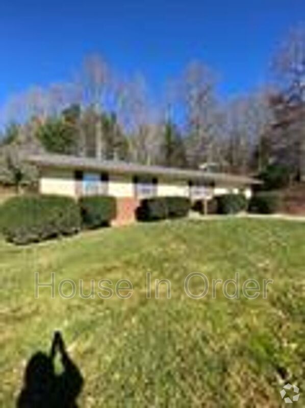 Building Photo - 4 Westwood Dr Rental