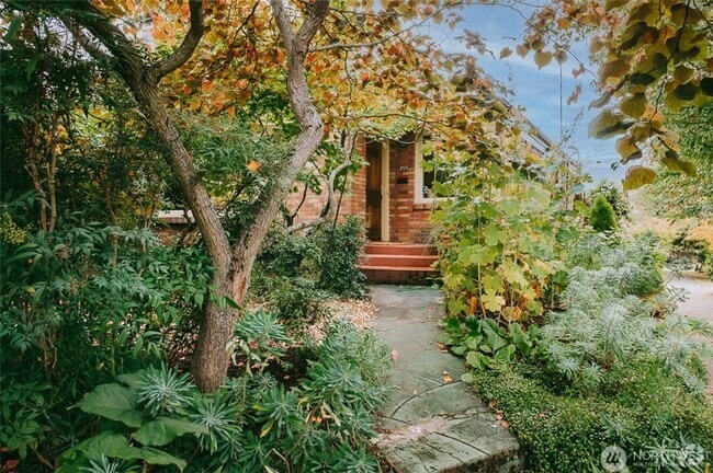 Building Photo - Charming 1940s Classic Brick Home