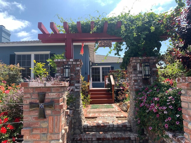 Charming Home in Kensington - Charming Home in Kensington