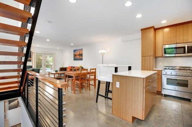 Photo - Stunning Modern 3 Bed / 2.5 Bath Townhome in Beautiful Maple Leaf Neighborhood