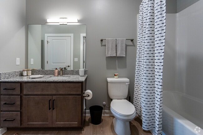 1 BR, 1 BA - 776SF