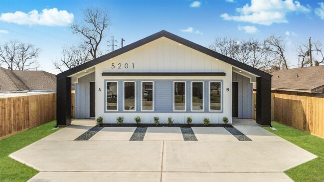 Building Photo - 5201 Fairchild St