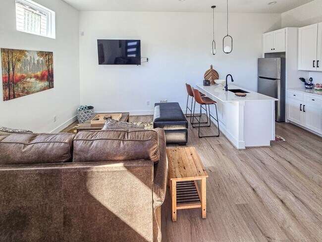 Building Photo - 203 Danna Ln Unit D