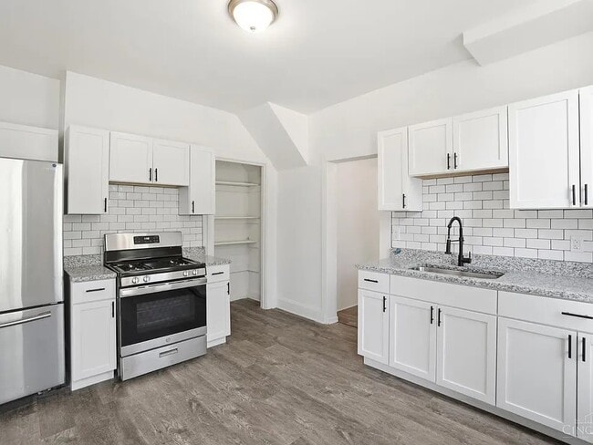 4569 N Edgewood Ave Unit 4569 Bottom Left