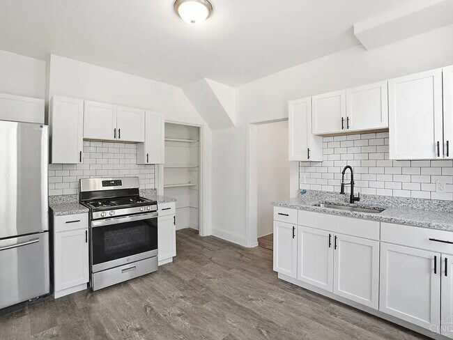 Photo - 4569 N Edgewood Ave Unit 4569 Bottom Left