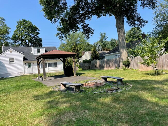 Photo - 121 Washington Rd