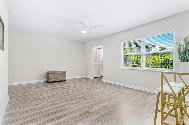 Photo - 5127 Caesar Way S