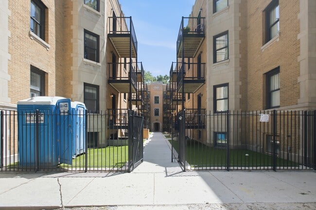 Photo - 2234 N Bissell St Unidad 1E