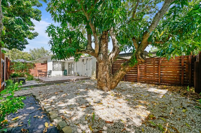 Photo - 3355 SW 22nd St Unidad 1